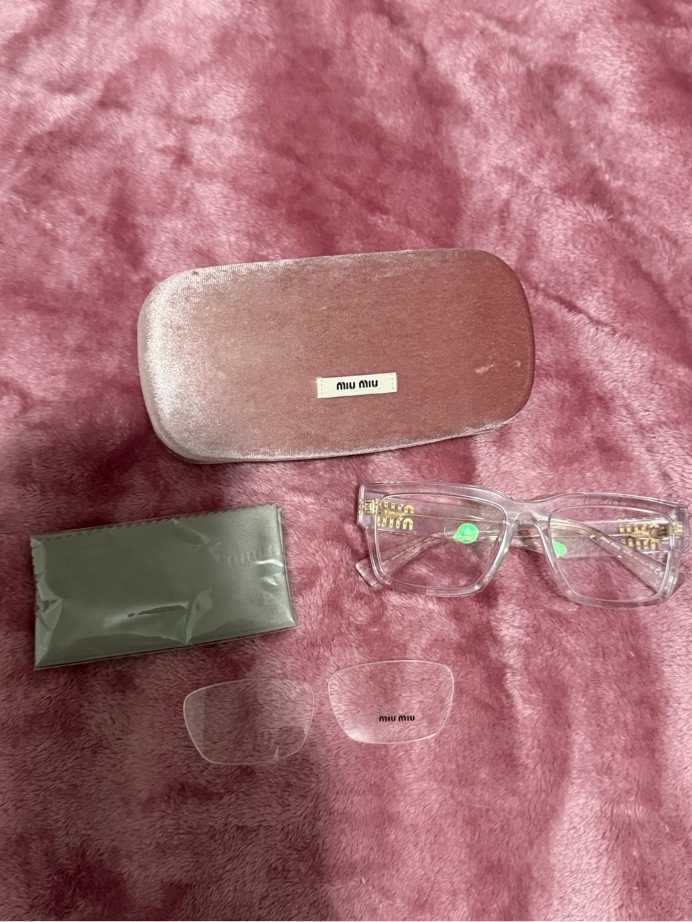 Miu Miu 0MU 02XV
Clear Frame Women's Glasses with Pink Velvet Case